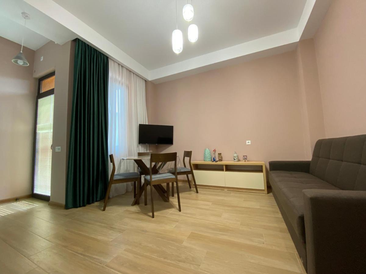 Lovely And Cozy Apartment! คูทายสิ ภายนอก รูปภาพ